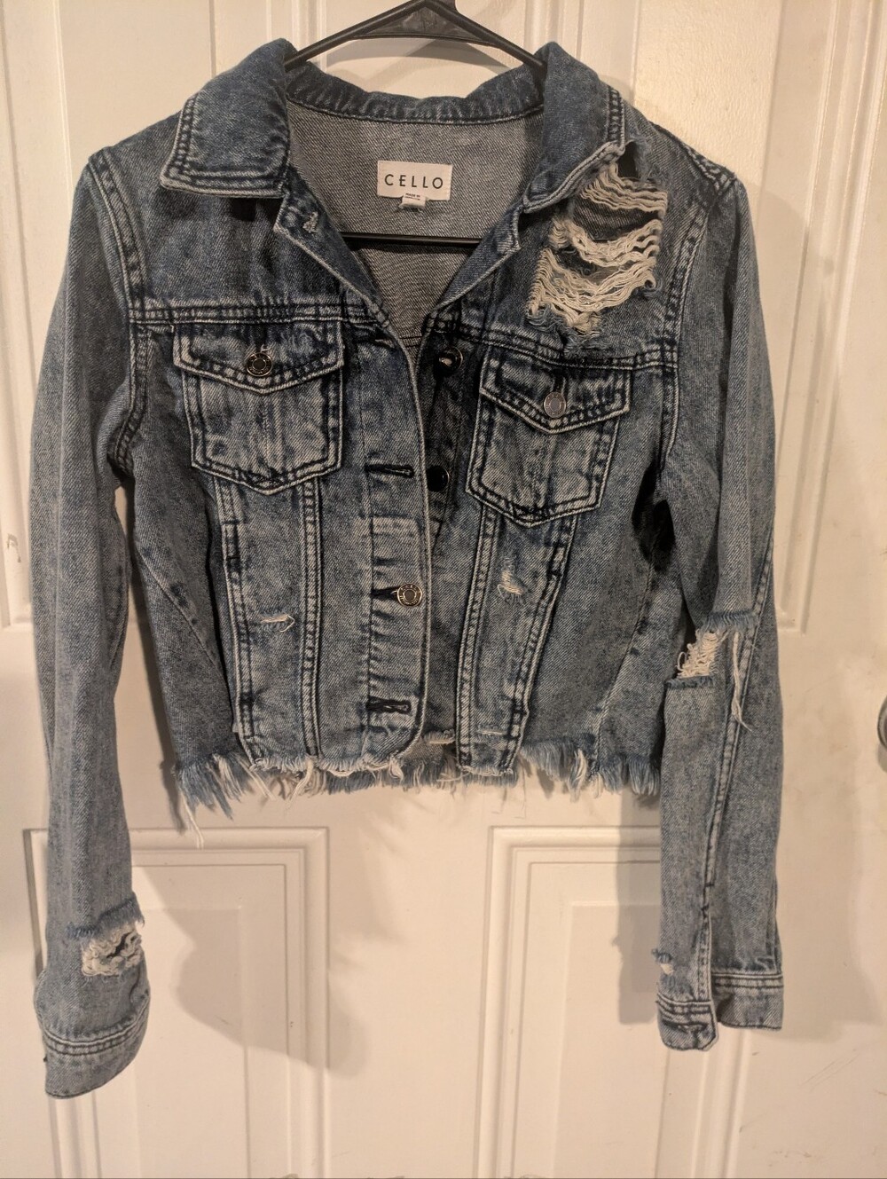 Cello Women's Small Distressed Cropped Denim Jacket Frayed Hem Light Wash Jean